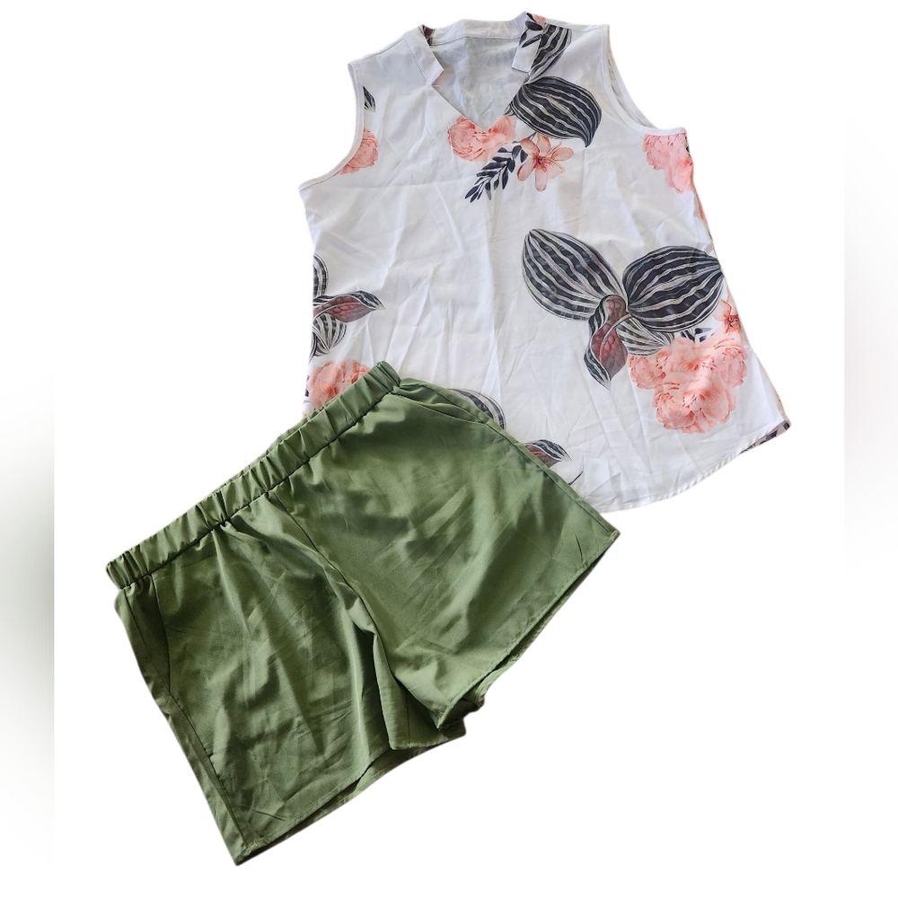 Floral Sleeveless V-neckTop & Green Elastic Shorts With Side Pockets Set NWOT